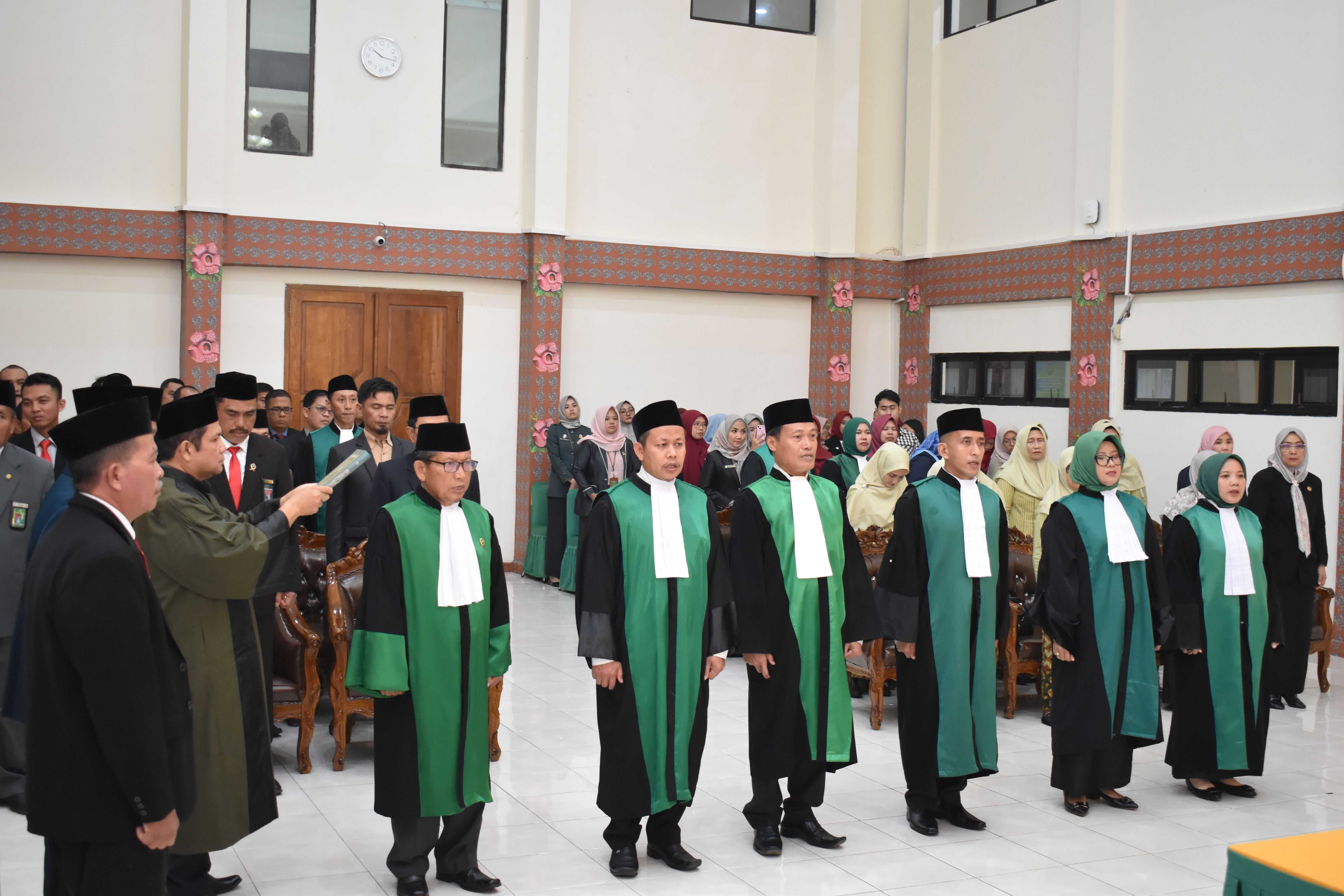 pelantikan erni