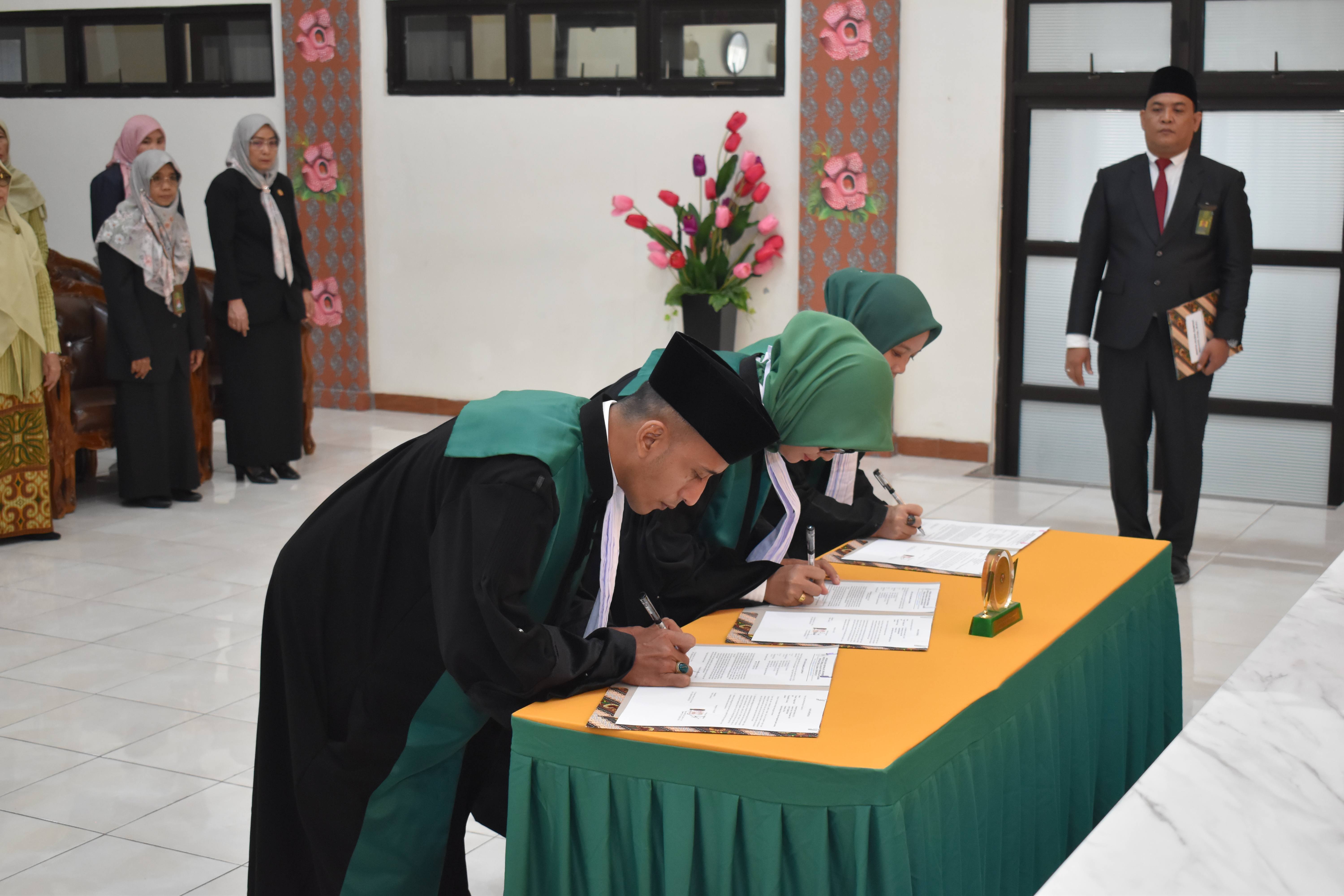 pelantikan erni1